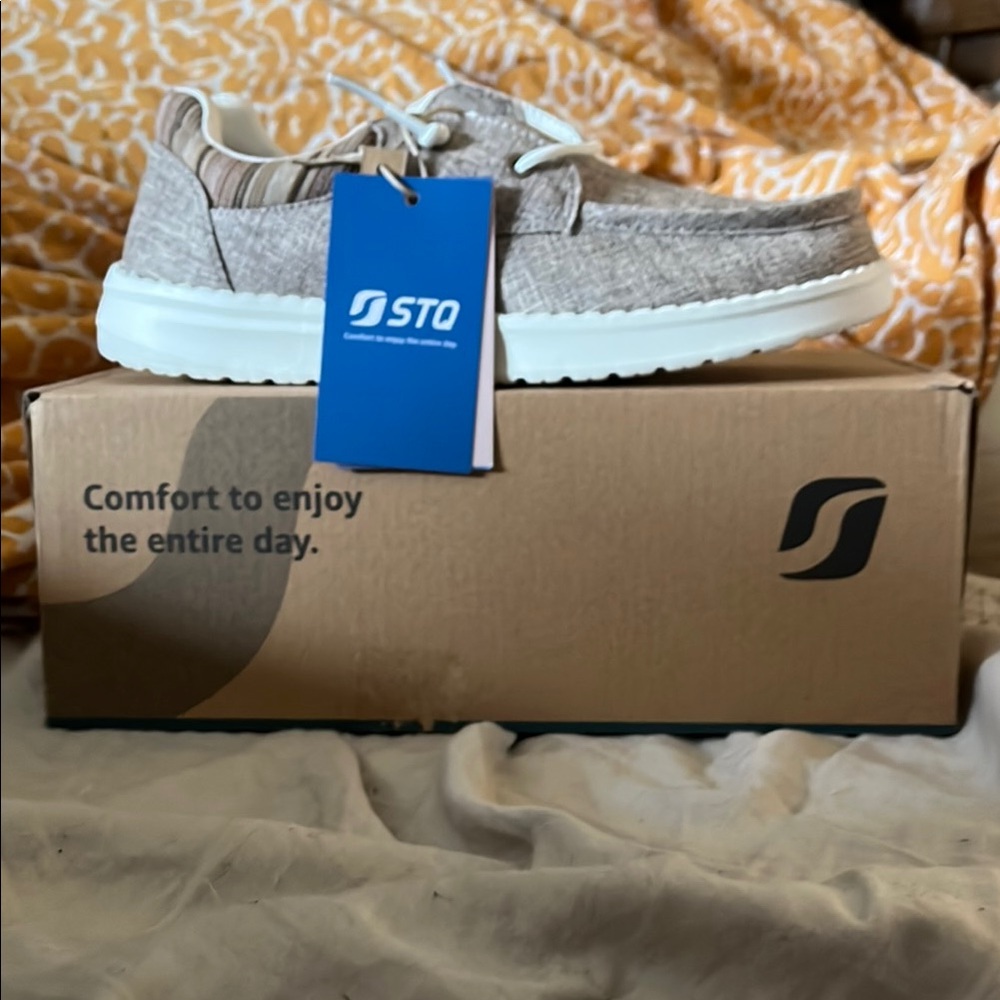 Women's Gray Flats